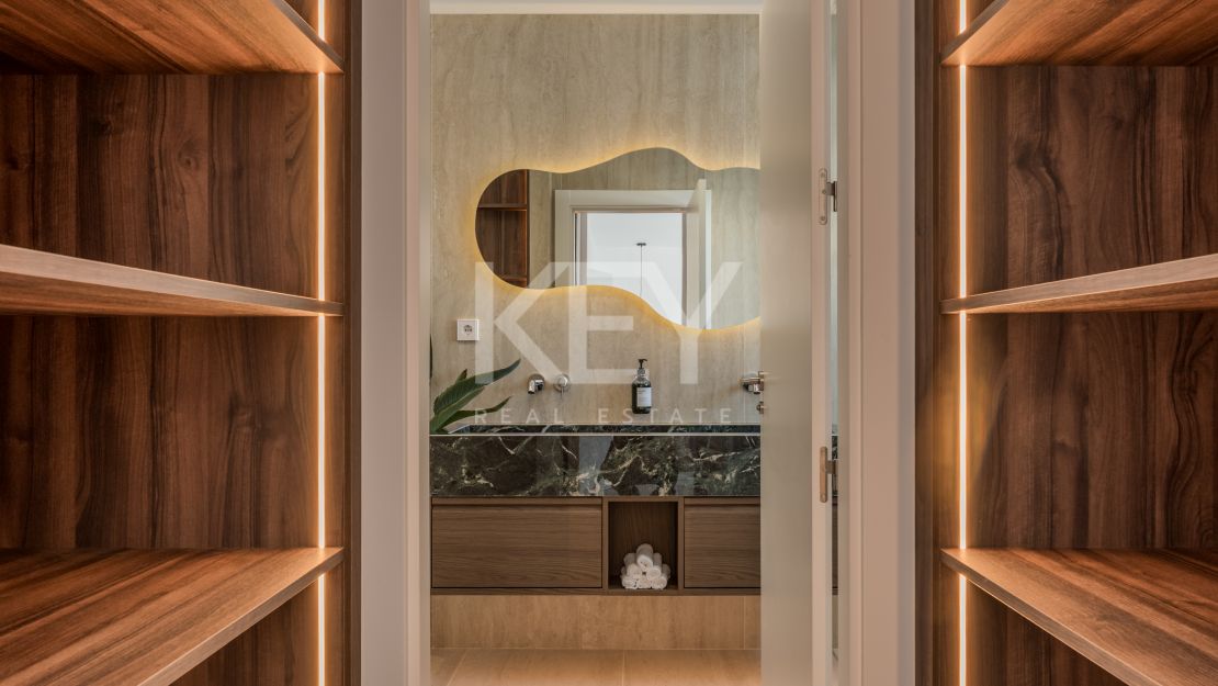 Duplex penthouse with panoramic sea views in Nueva Andalucía