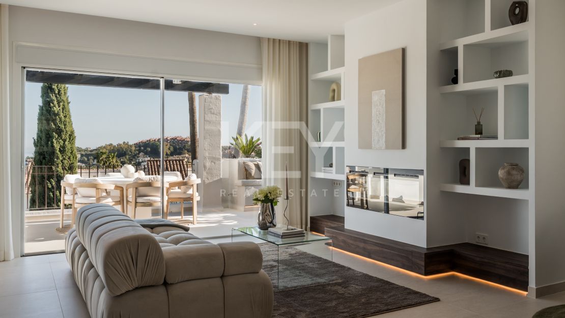 Duplex penthouse with panoramic sea views in Nueva Andalucía