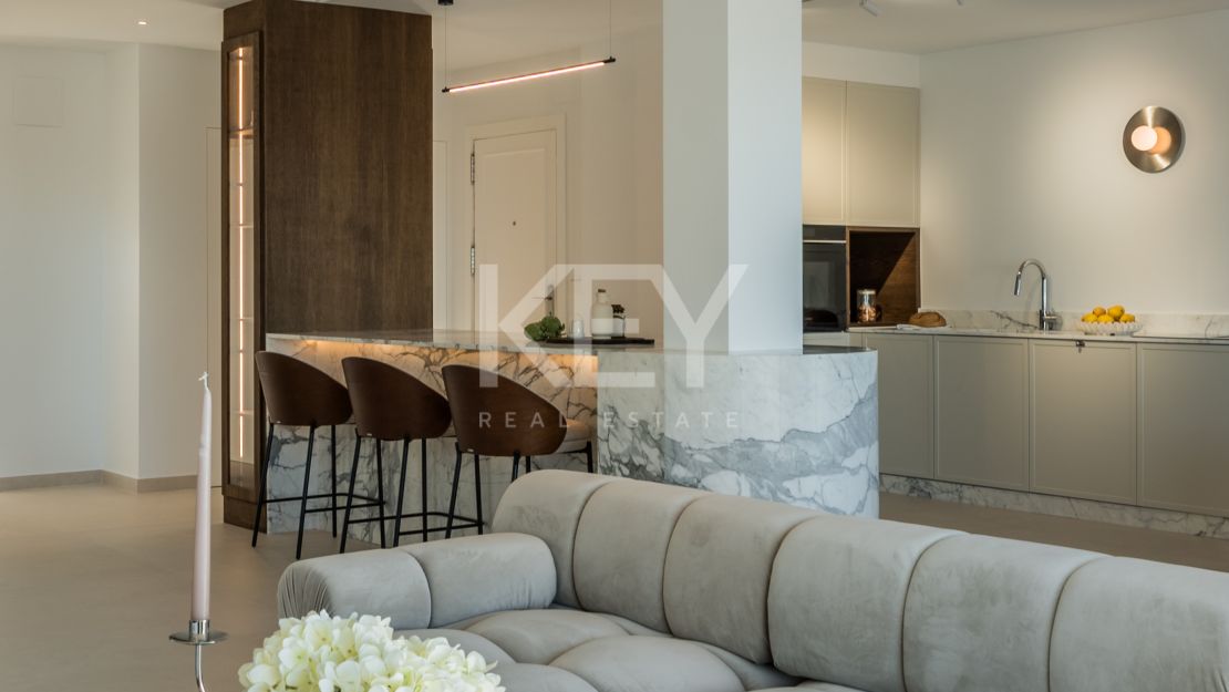 Duplex penthouse with panoramic sea views in Nueva Andalucía