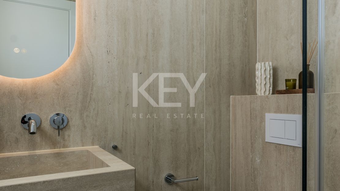 Duplex penthouse with panoramic sea views in Nueva Andalucía