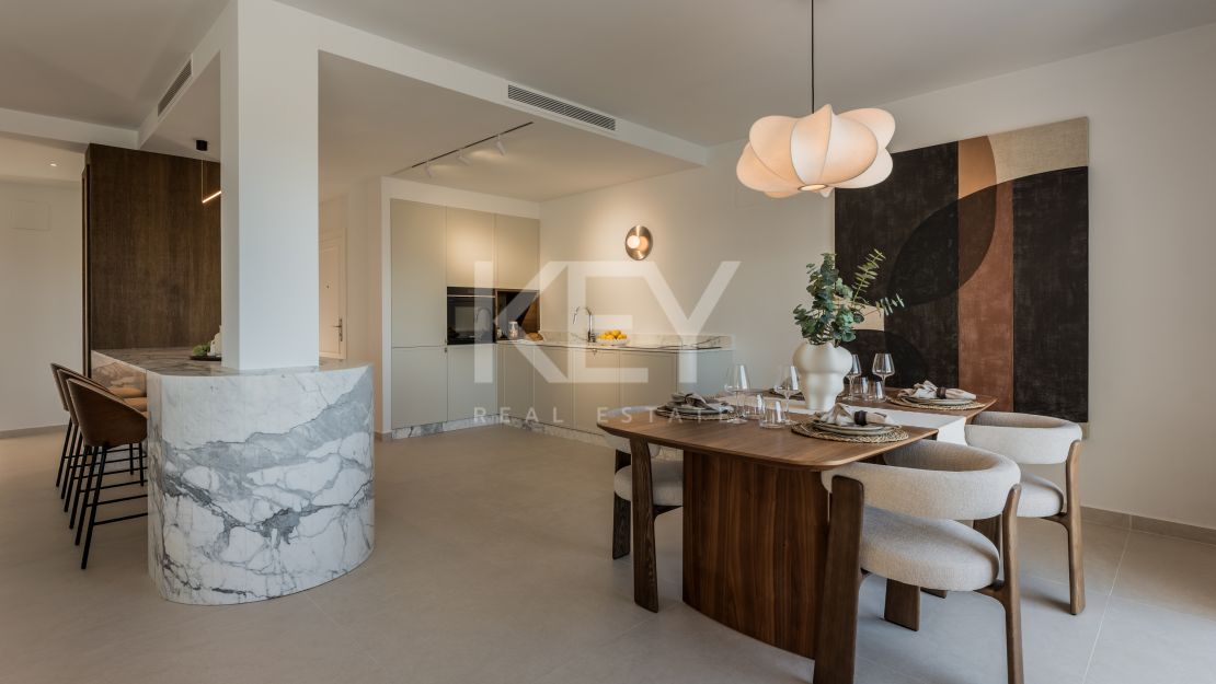 Duplex penthouse with panoramic sea views in Nueva Andalucía