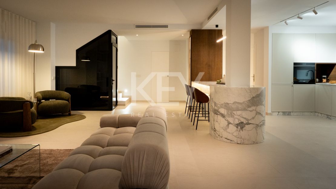 Duplex penthouse with panoramic sea views in Nueva Andalucía