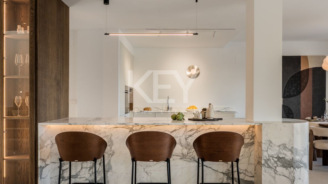 Duplex penthouse with panoramic sea views in Nueva Andalucía