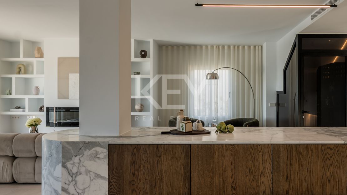 Duplex penthouse with panoramic sea views in Nueva Andalucía