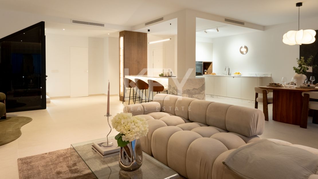 Duplex penthouse with panoramic sea views in Nueva Andalucía