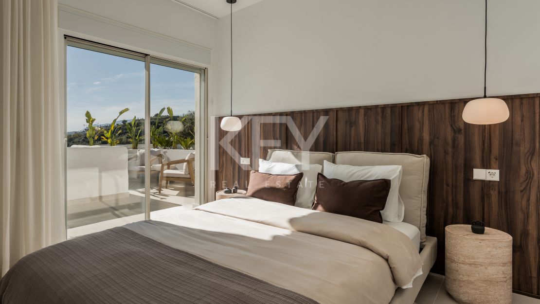 Duplex penthouse with panoramic sea views in Nueva Andalucía