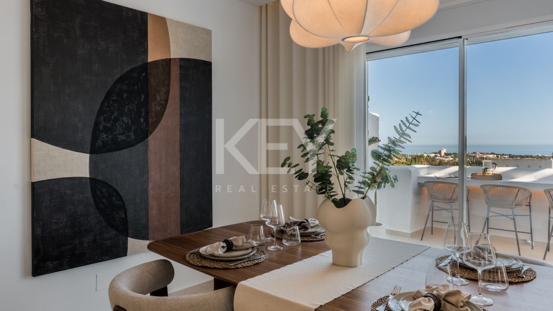 Duplex penthouse with panoramic sea views in Nueva Andalucía