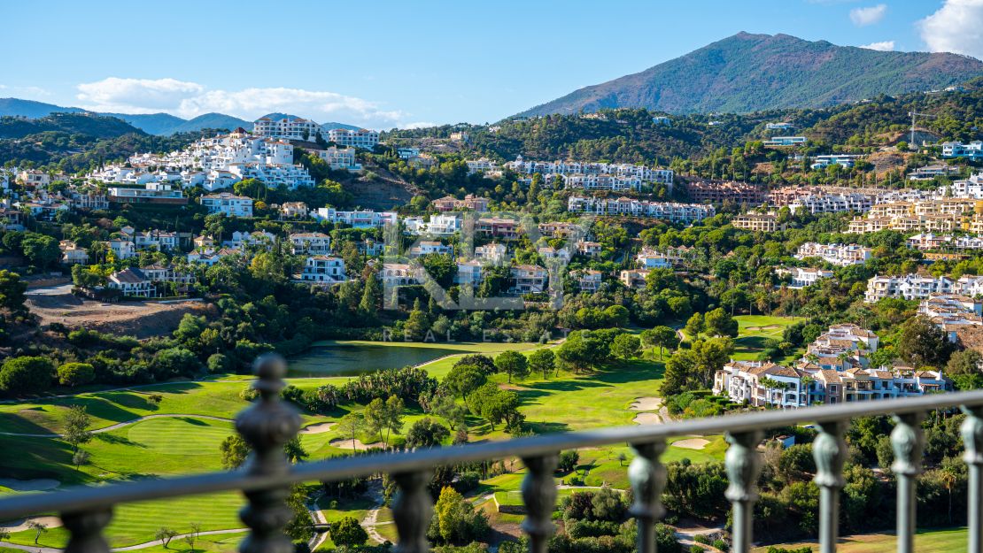 Renovated Elegant Townhouse in Benahavís