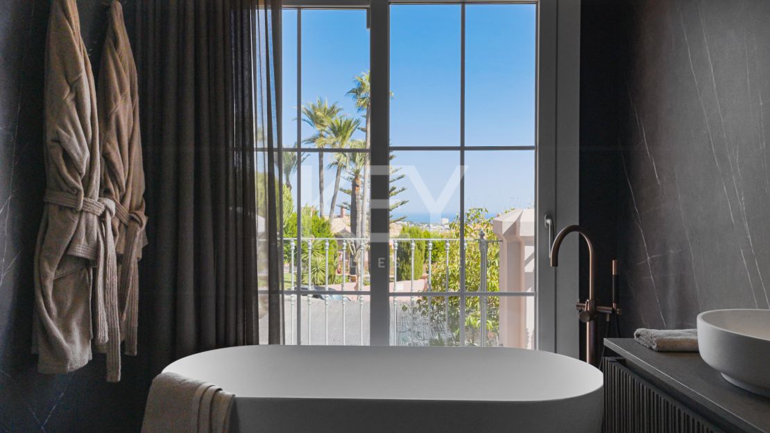 Renovated Elegant Townhouse in Benahavís