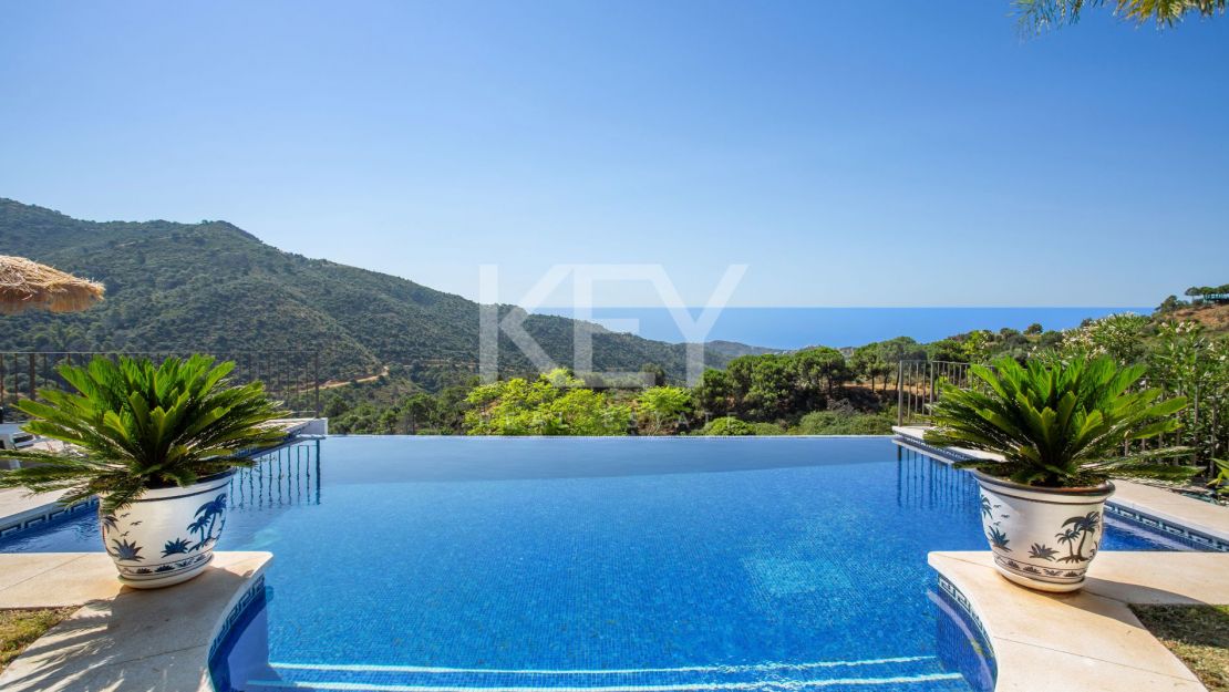 Exceptional mediterranean villa with panoramic sea views in Monte Mayor, Benahavís