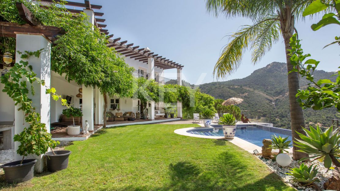 Exceptional mediterranean villa with panoramic sea views in Monte Mayor, Benahavís