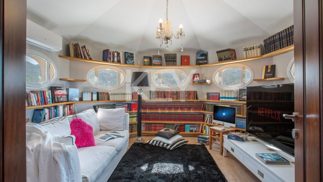 Exceptional mediterranean villa with panoramic sea views in Monte Mayor, Benahavís