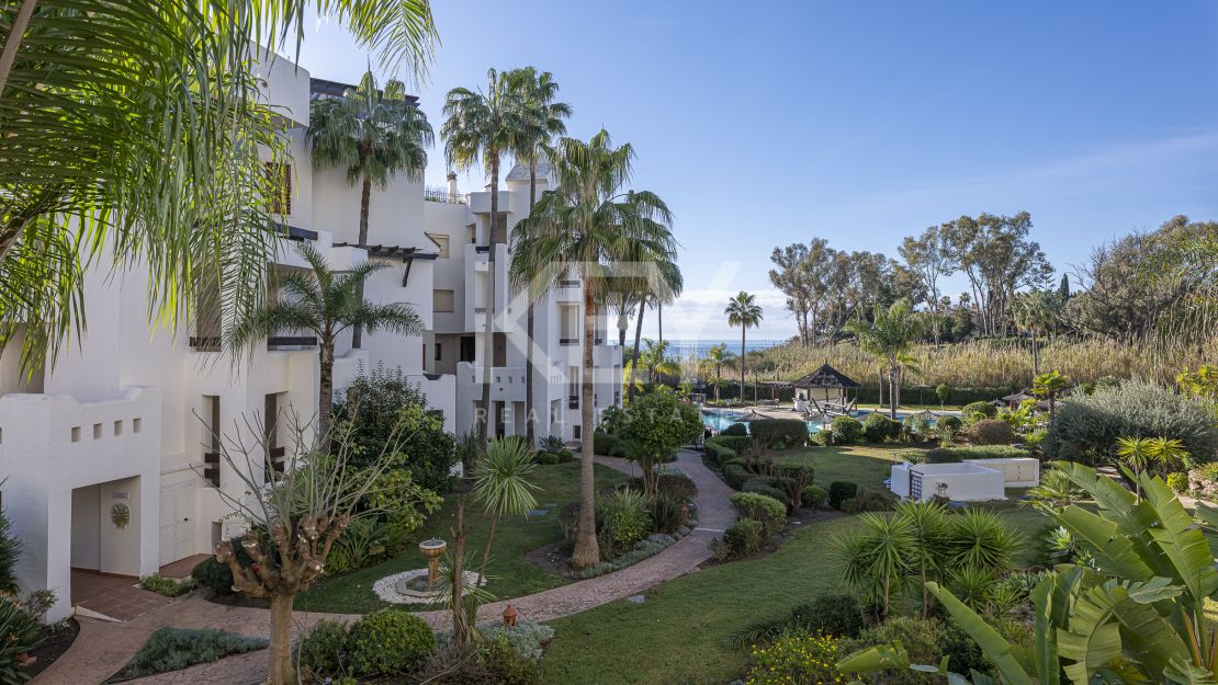 Increíble Apartamento con Vistas Abiertas al Mar en Estepona