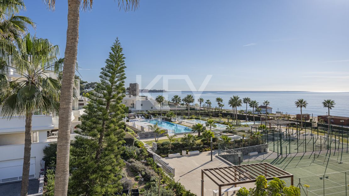 Increíble Apartamento con Vistas Abiertas al Mar en Estepona