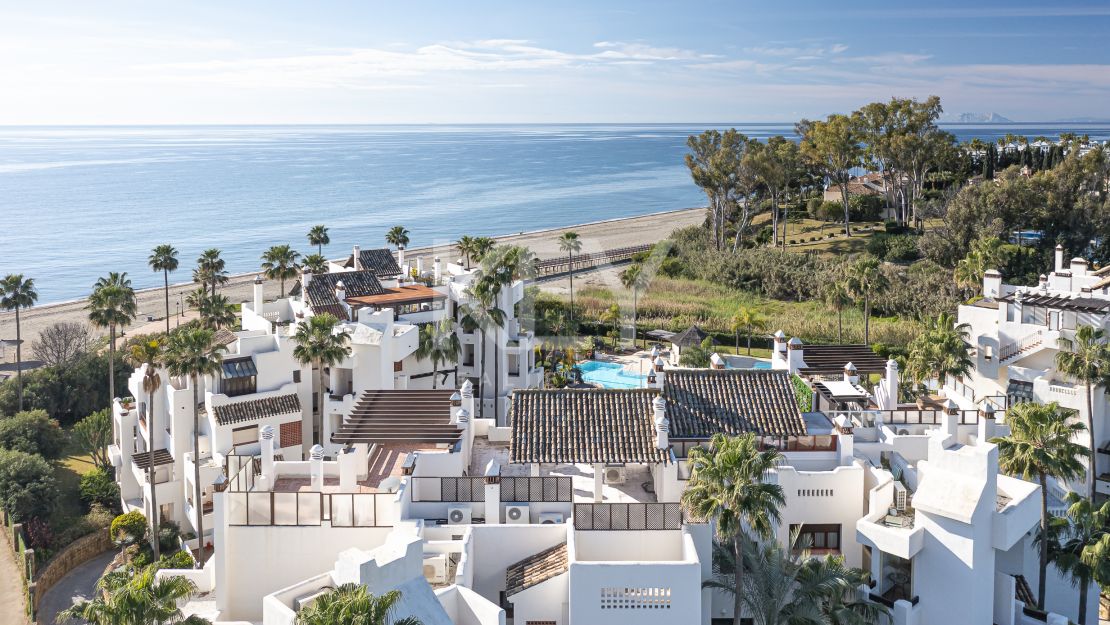 Increíble Apartamento con Vistas Abiertas al Mar en Estepona
