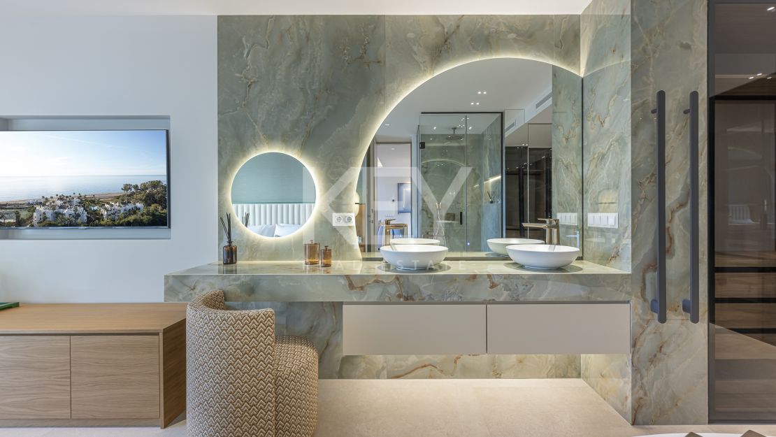 Increíble Apartamento con Vistas Abiertas al Mar en Estepona