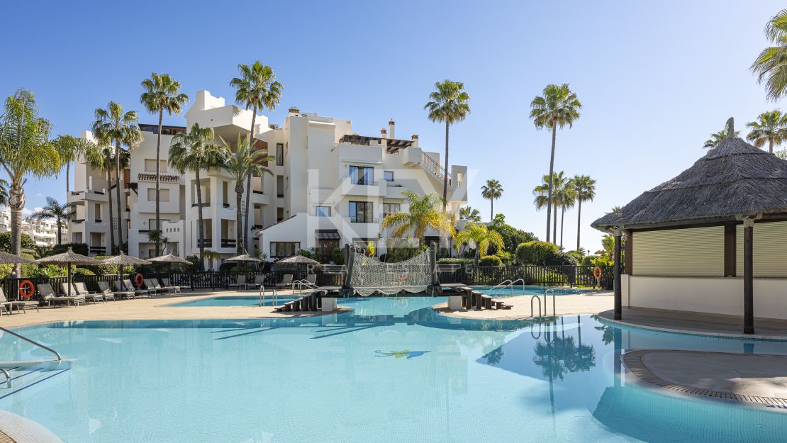 Increíble Apartamento con Vistas Abiertas al Mar en Estepona