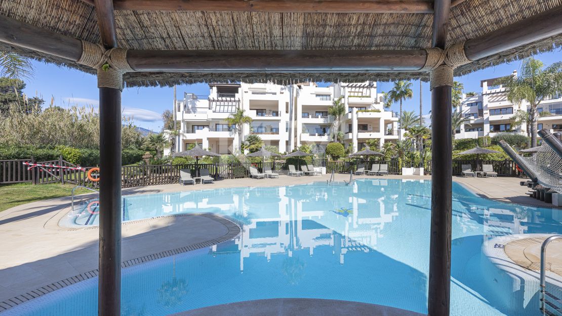 Increíble Apartamento con Vistas Abiertas al Mar en Estepona