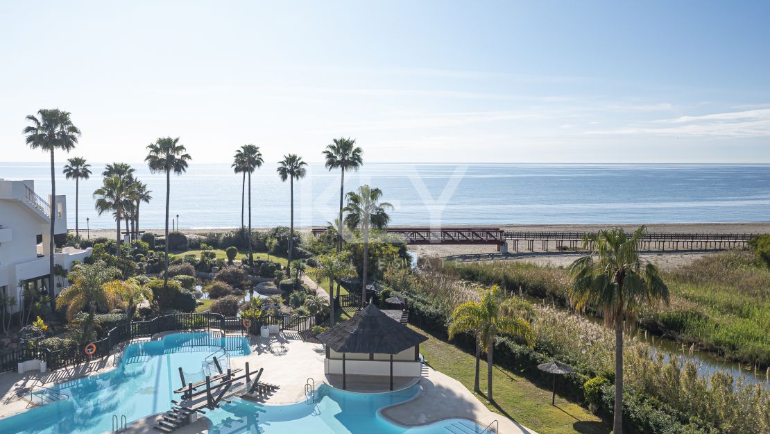 Increíble Apartamento con Vistas Abiertas al Mar en Estepona