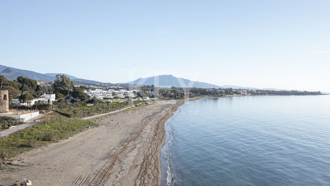 Increíble Apartamento con Vistas Abiertas al Mar en Estepona