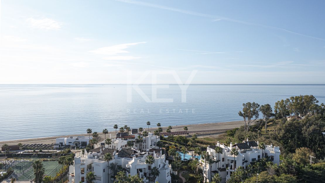 Increíble Apartamento con Vistas Abiertas al Mar en Estepona
