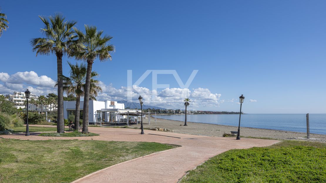Increíble Apartamento con Vistas Abiertas al Mar en Estepona