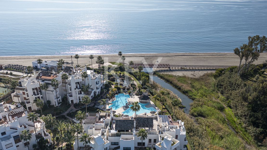 Increíble Apartamento con Vistas Abiertas al Mar en Estepona