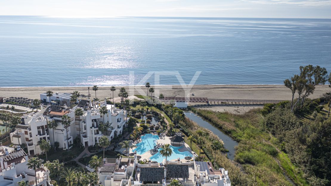 Increíble Apartamento con Vistas Abiertas al Mar en Estepona