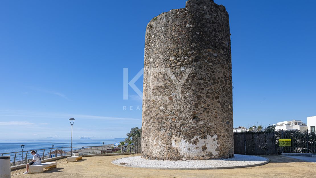 Increíble Apartamento con Vistas Abiertas al Mar en Estepona