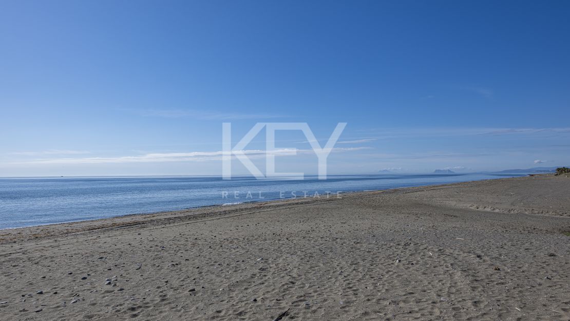 Increíble Apartamento con Vistas Abiertas al Mar en Estepona