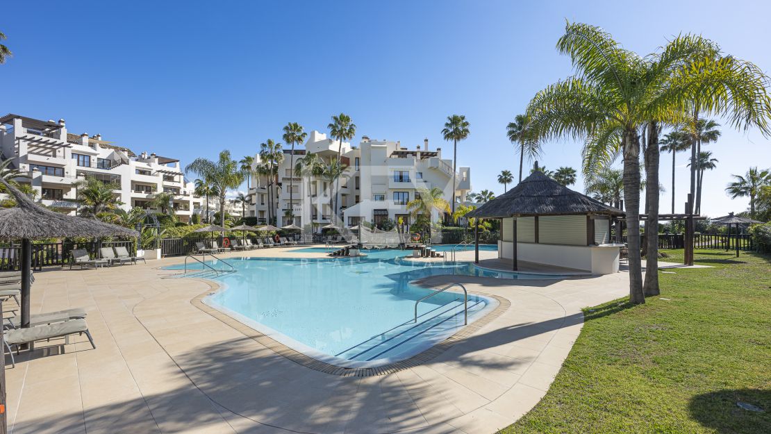 Increíble Apartamento con Vistas Abiertas al Mar en Estepona