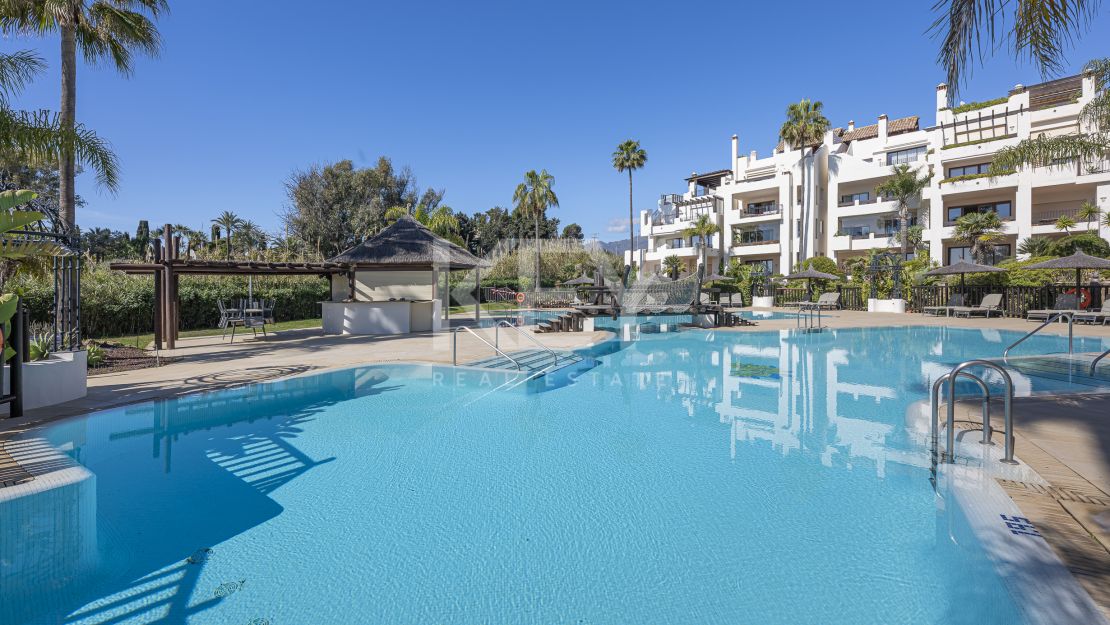 Increíble Apartamento con Vistas Abiertas al Mar en Estepona