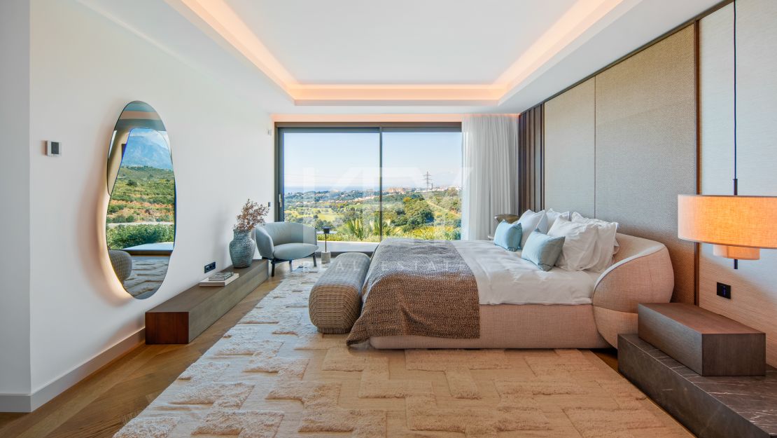 Modern Villa with Panoramic Sea Views in Marbella East