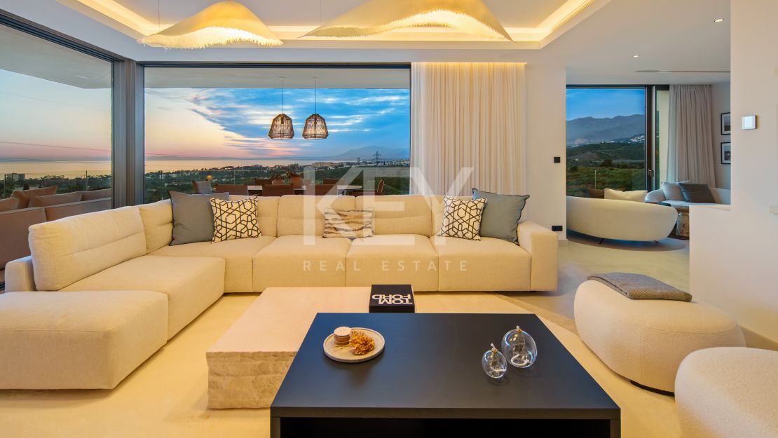 Modern Villa with Panoramic Sea Views in Marbella East