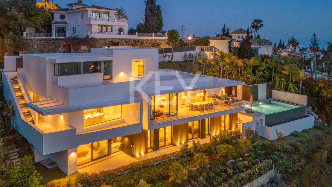 Modern Villa with Panoramic Sea Views in Marbella East