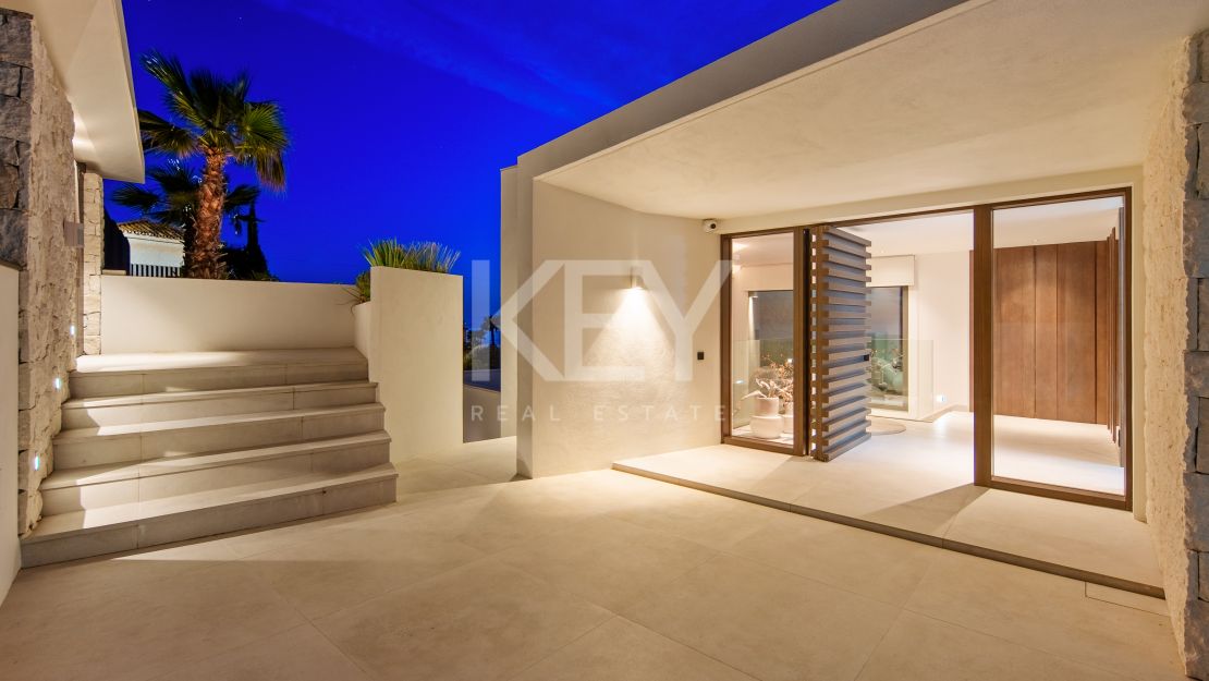 Modern Villa with Panoramic Sea Views in Marbella East