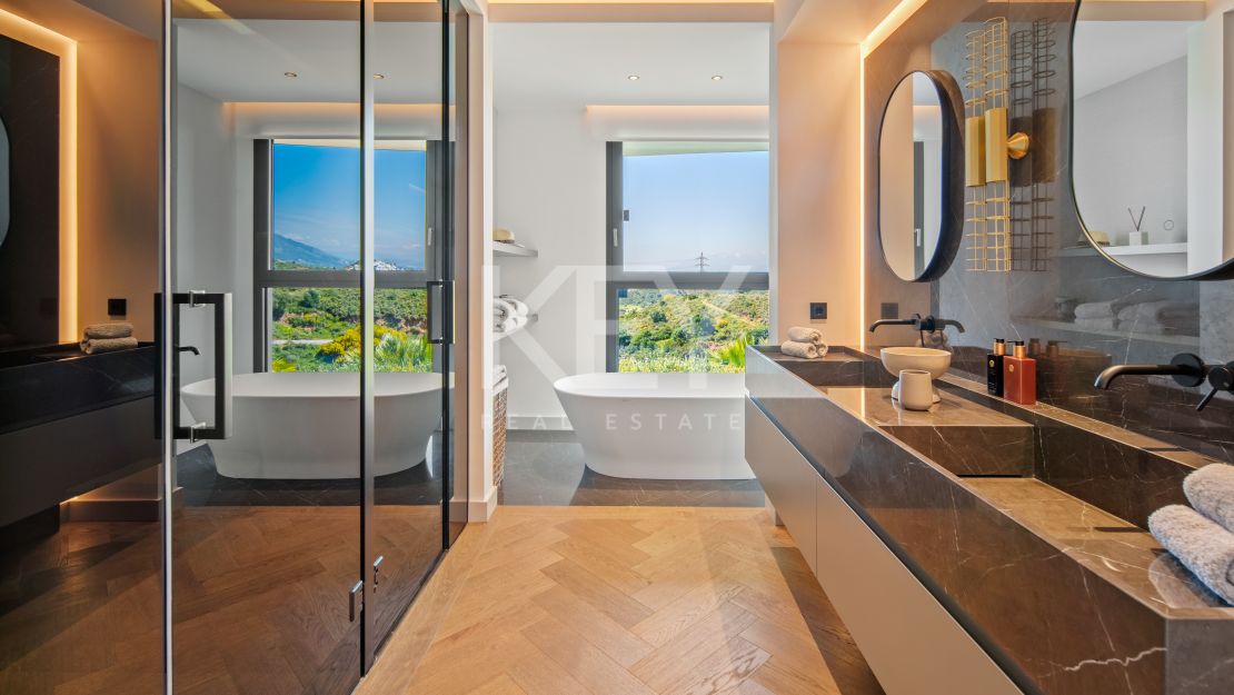 Modern Villa with Panoramic Sea Views in Marbella East