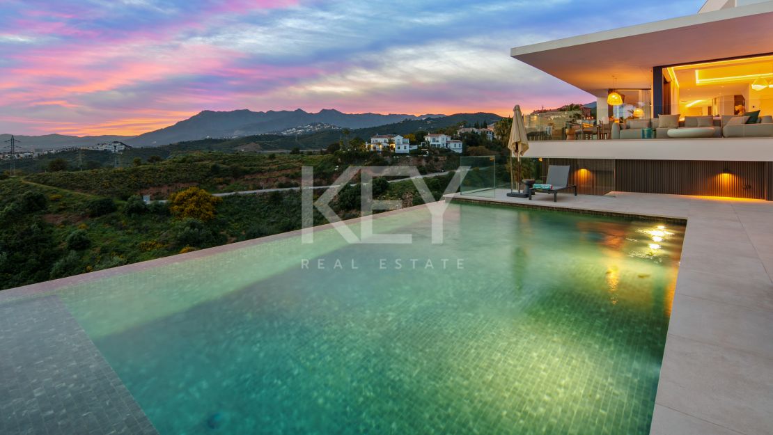 Modern Villa with Panoramic Sea Views in Marbella East