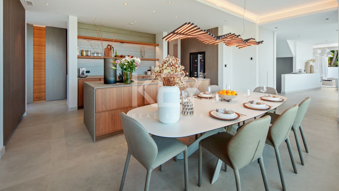Modern Villa with Panoramic Sea Views in Marbella East