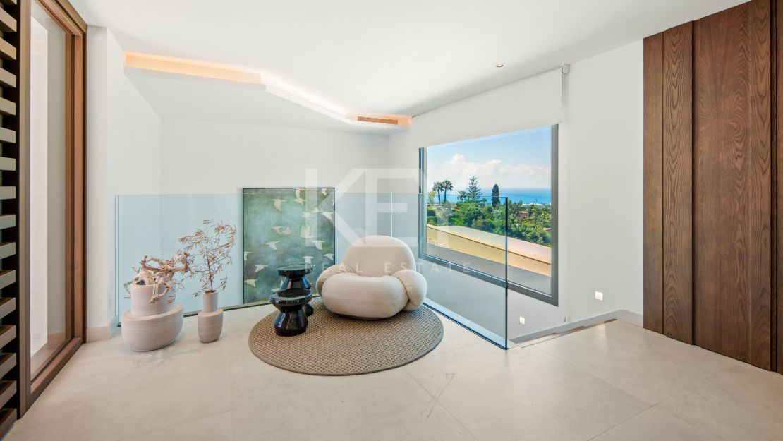 Modern Villa with Panoramic Sea Views in Marbella East