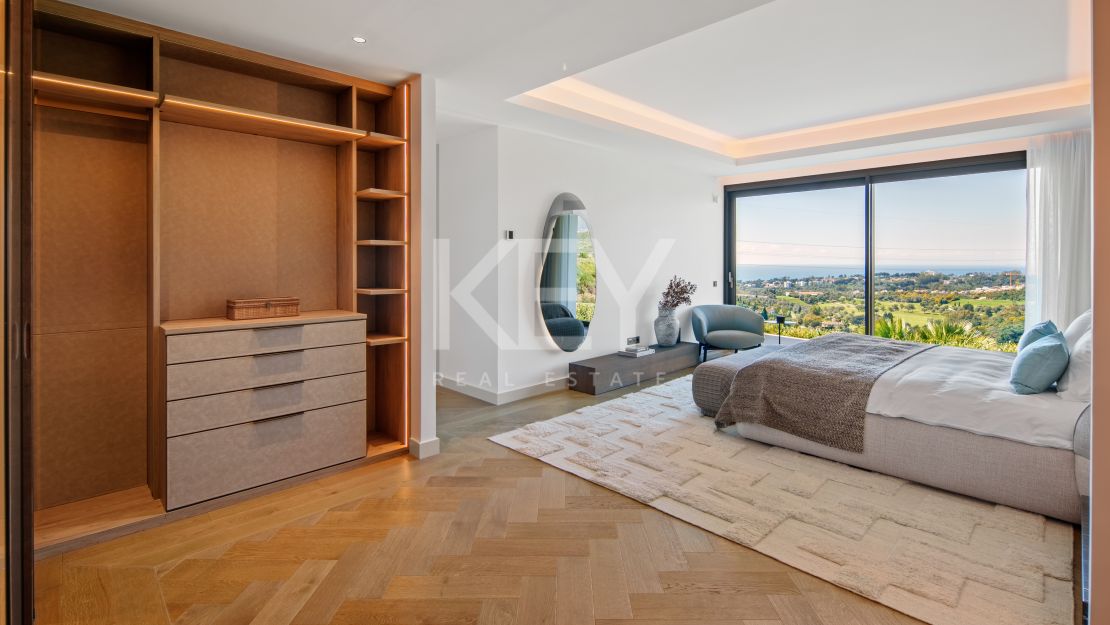 Modern Villa with Panoramic Sea Views in Marbella East