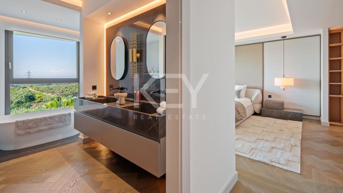 Modern Villa with Panoramic Sea Views in Marbella East