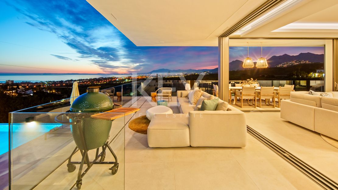 Modern Villa with Panoramic Sea Views in Marbella East