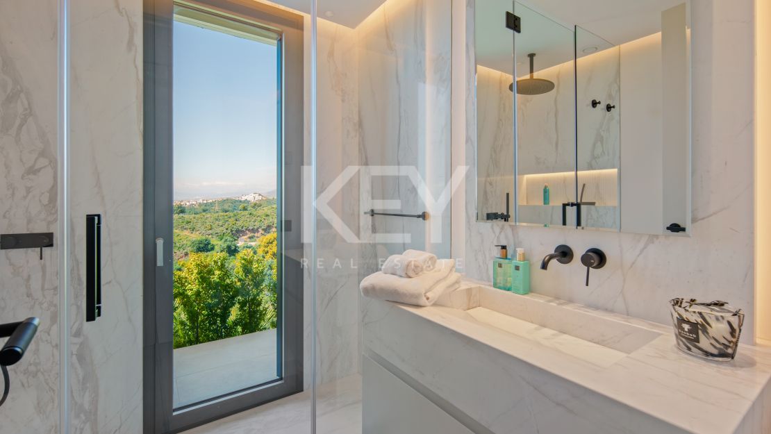 Modern Villa with Panoramic Sea Views in Marbella East