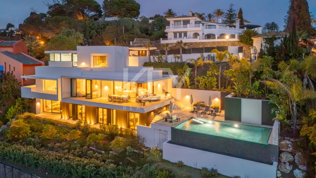 Modern Villa with Panoramic Sea Views in Marbella East