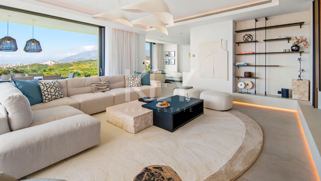 Modern Villa with Panoramic Sea Views in Marbella East