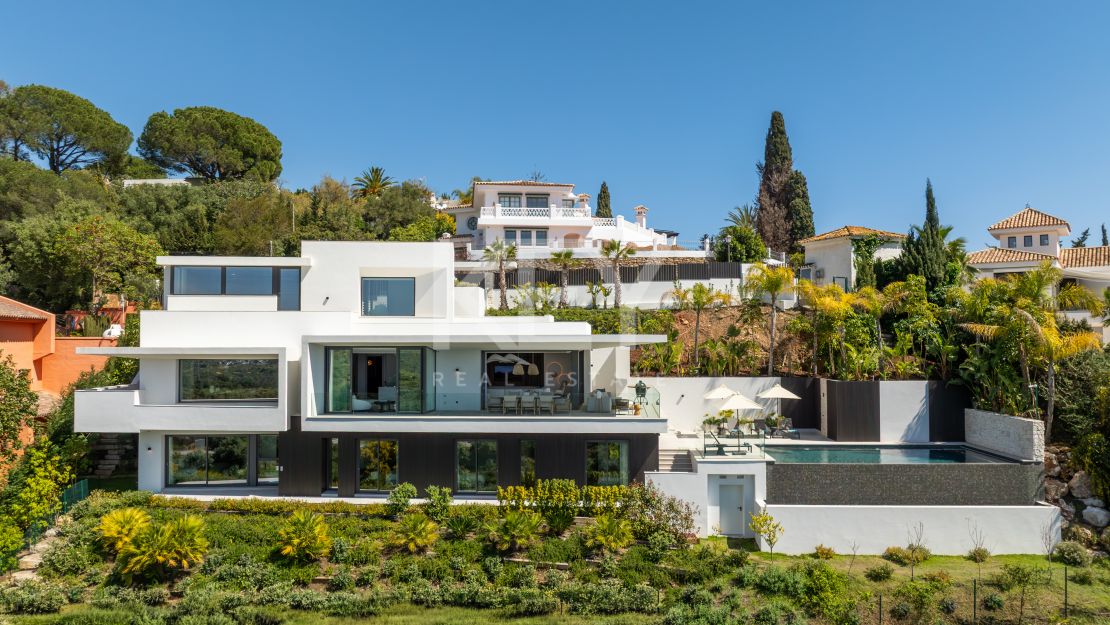 Modern Villa with Panoramic Sea Views in Marbella East