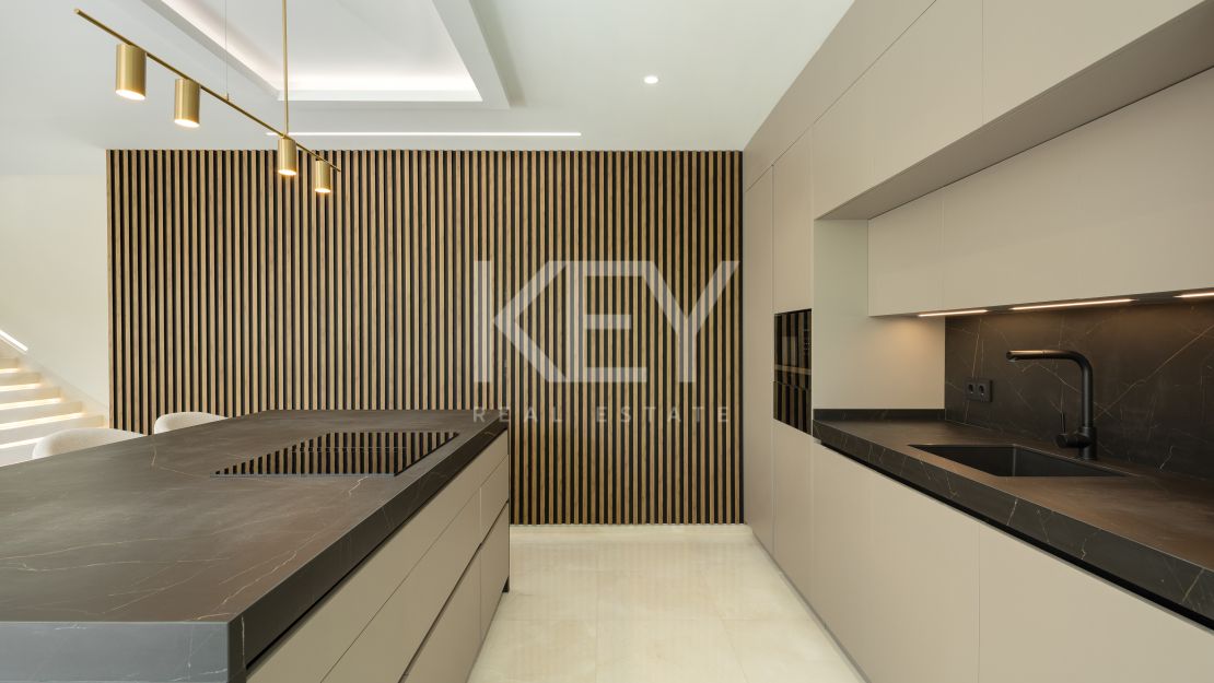 Элегантная Вилла Новой Постройки в Ла Серкилья, Нуэва Андалусия, Марбелья