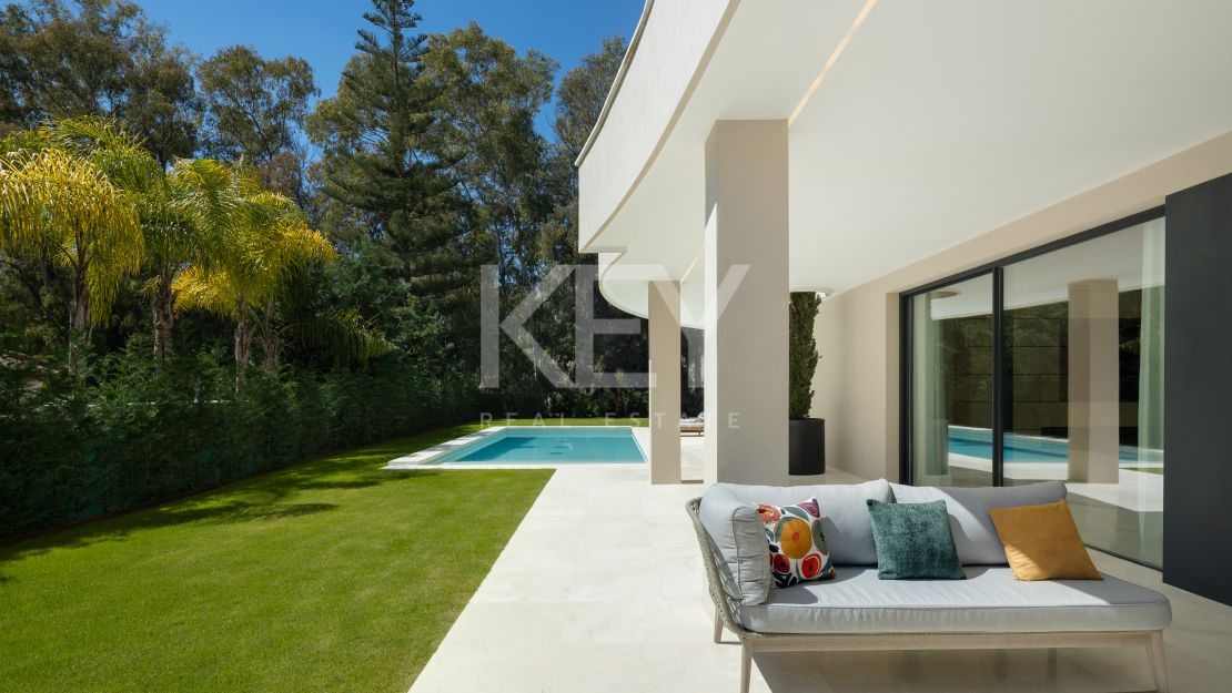 Элегантная Вилла Новой Постройки в Ла Серкилья, Нуэва Андалусия, Марбелья