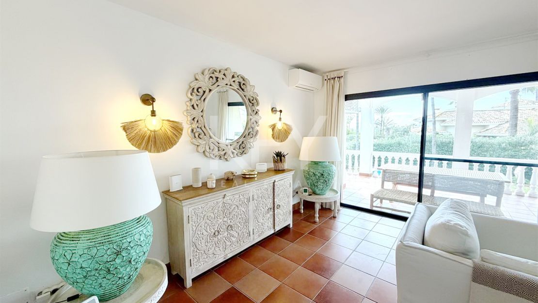 Elegant and Renovated Family Villa near the Beach in Las Chapas Playa, Marbella East